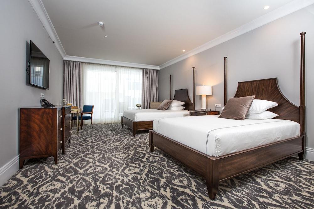Royal Blue Hotel Дубровник Екстериор снимка A guest room at the Hotel du Pont