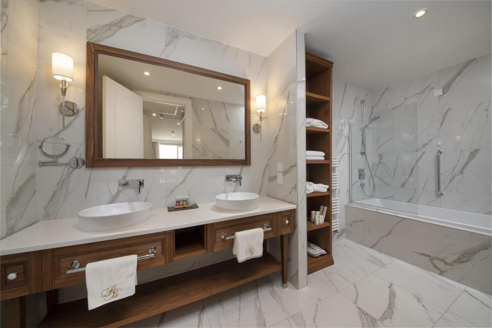 Royal Blue Hotel Дубровник Екстериор снимка Bathroom