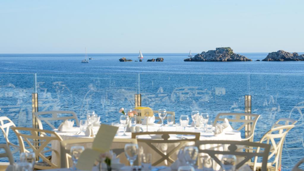 Royal Blue Hotel Дубровник Екстериор снимка View of the sea from the restaurant
