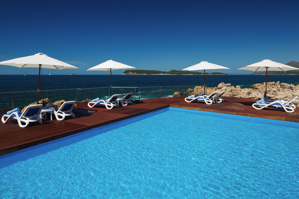 Royal Blue Hotel Дубровник Екстериор снимка The pool at the hotel