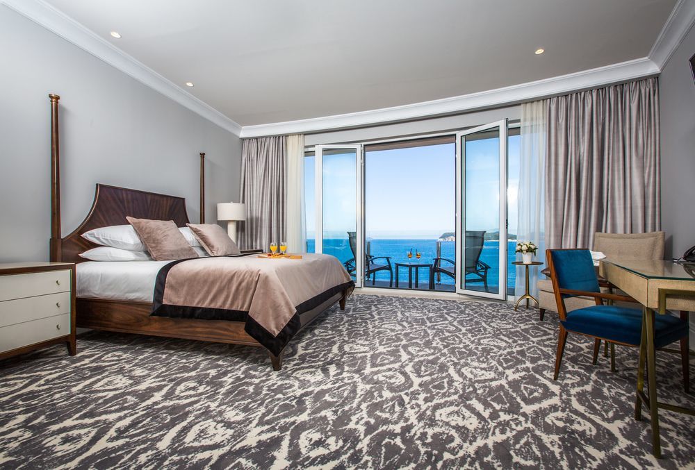 Royal Blue Hotel Дубровник Екстериор снимка A guest room at the Hilton San Diego Bayfront